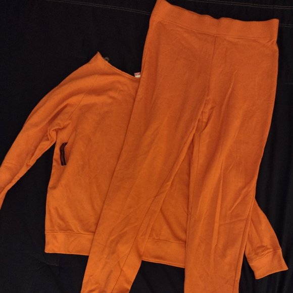 No Boundaries Sweatshirt & Sweatpants - Picture 6 of 7